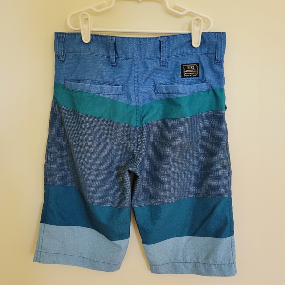 Nike Boys Board Shorts 14 Reg Swim Trunks Long Length Blue Green Stripes - Picture 2 of 7